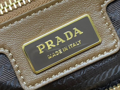 Prada 手袋尺寸：31*17*16cm
