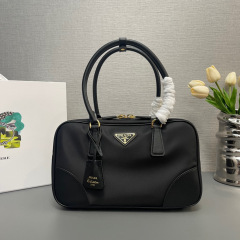 Prada 手袋尺寸：30*17.5*9cm