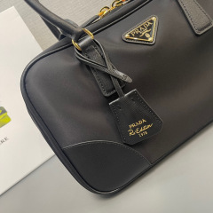 Prada 手袋尺寸：30*17.5*9cm