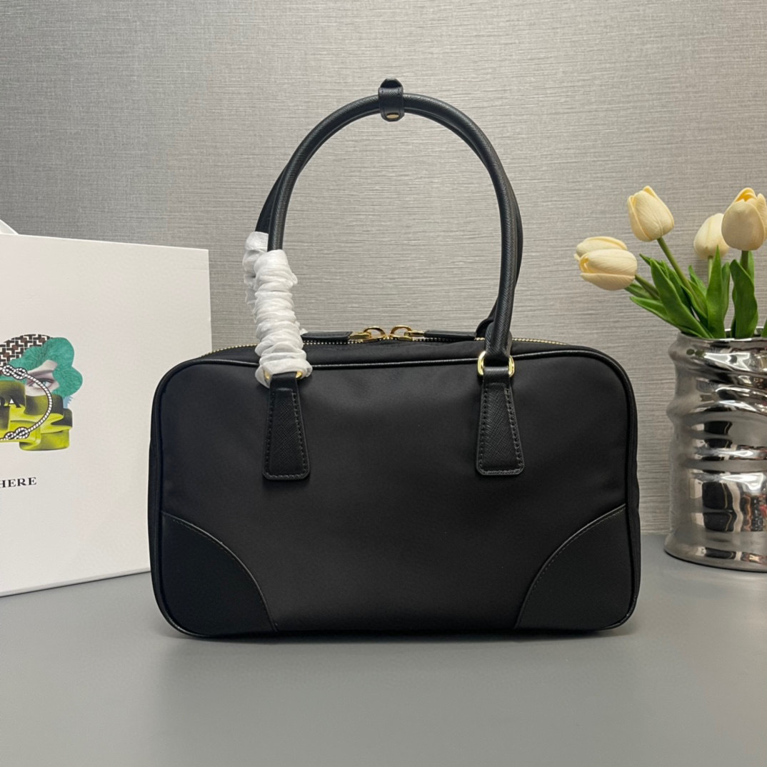 Prada 手袋尺寸：30*17.5*9cm
