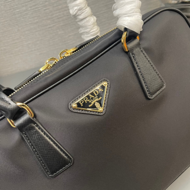 Prada 手袋尺寸：30*17.5*9cm