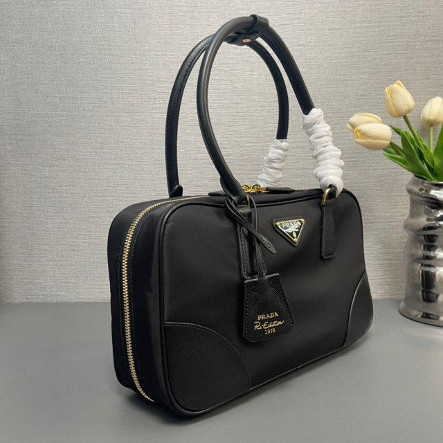 Prada 手袋尺寸：30*17.5*9cm
