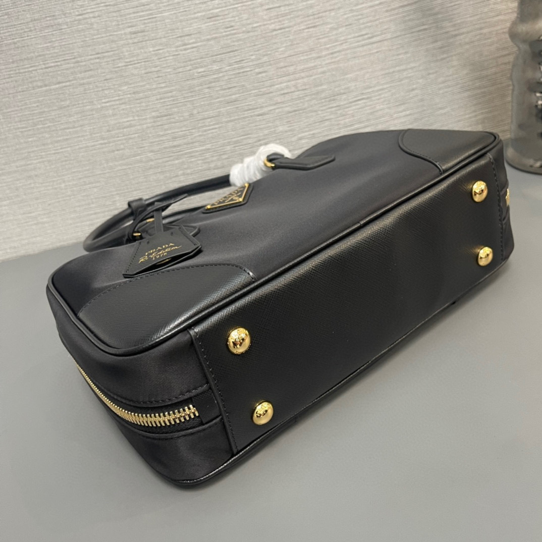 Prada 手袋尺寸：30*17.5*9cm