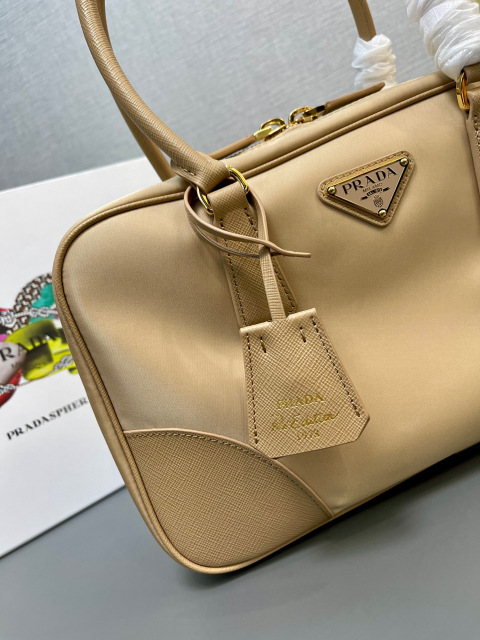 Prada Handtasche Größe: 30 * 17,5 * 9 cm