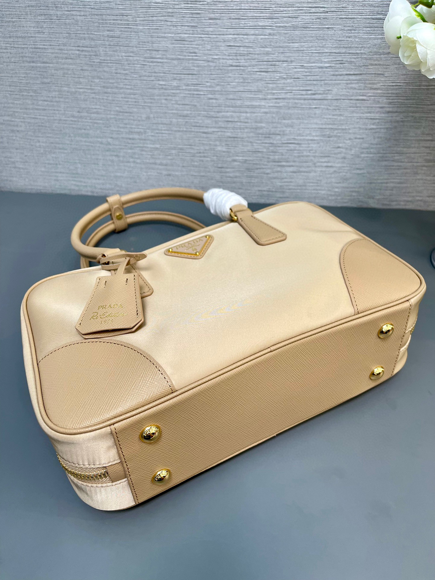 Prada Handtasche Größe: 30 * 17,5 * 9 cm