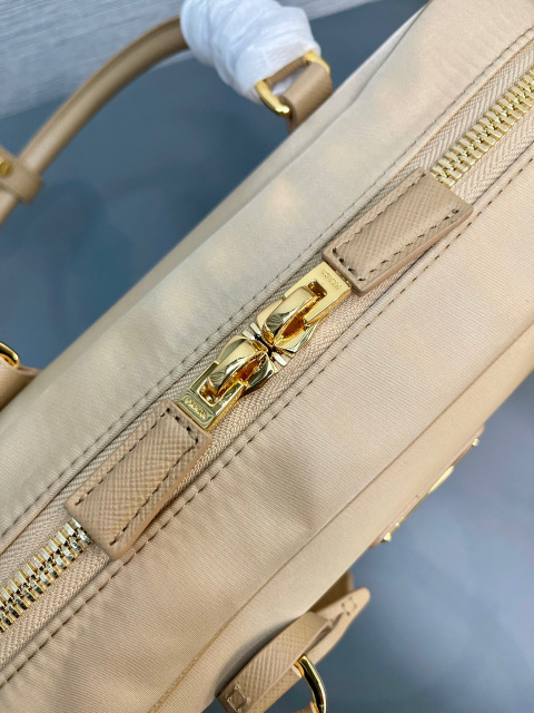 Prada Handtasche Größe: 30 * 17,5 * 9 cm
