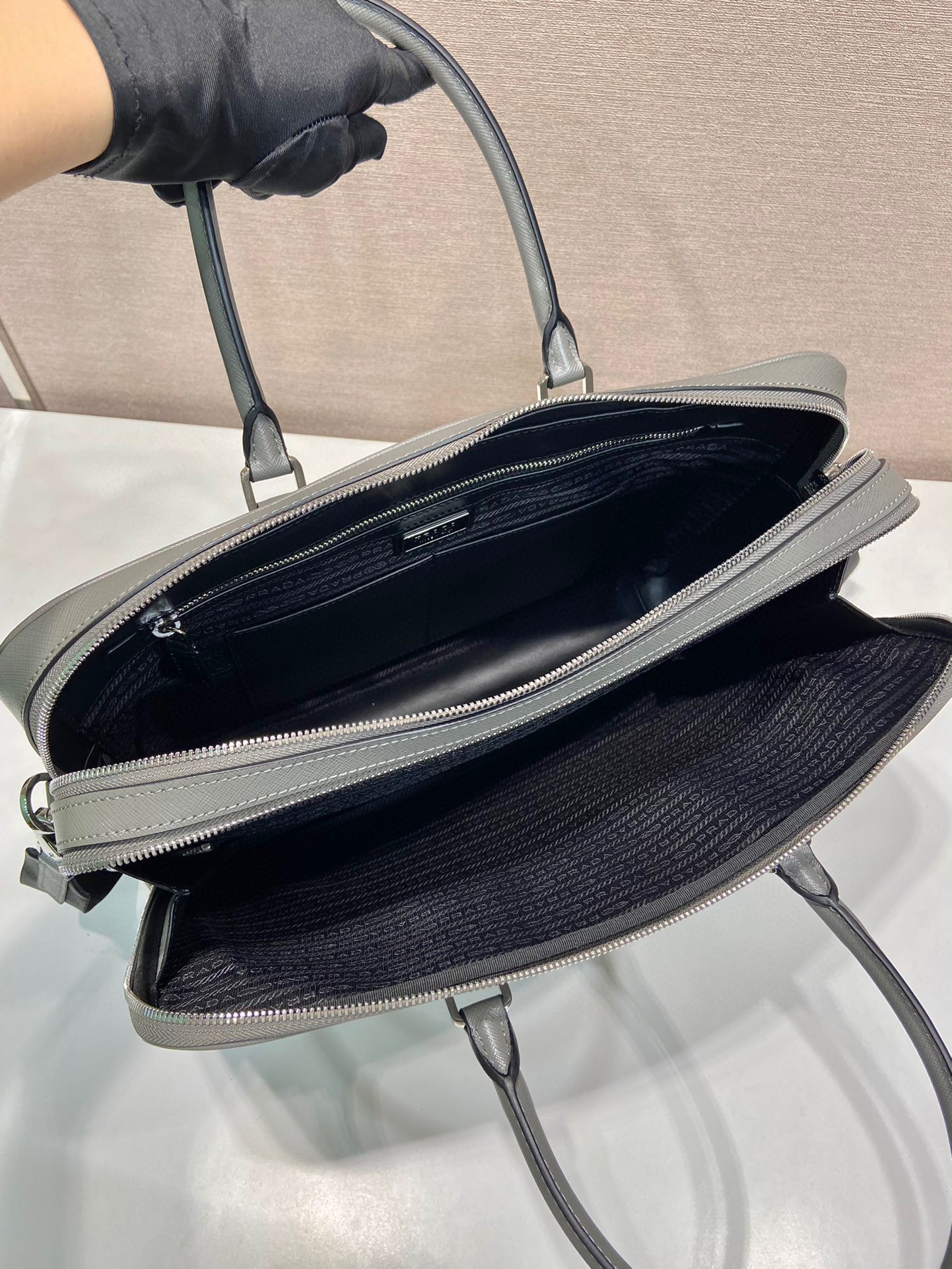 Prada Aktentasche Größe: 38 x 28 x 6,5 cm