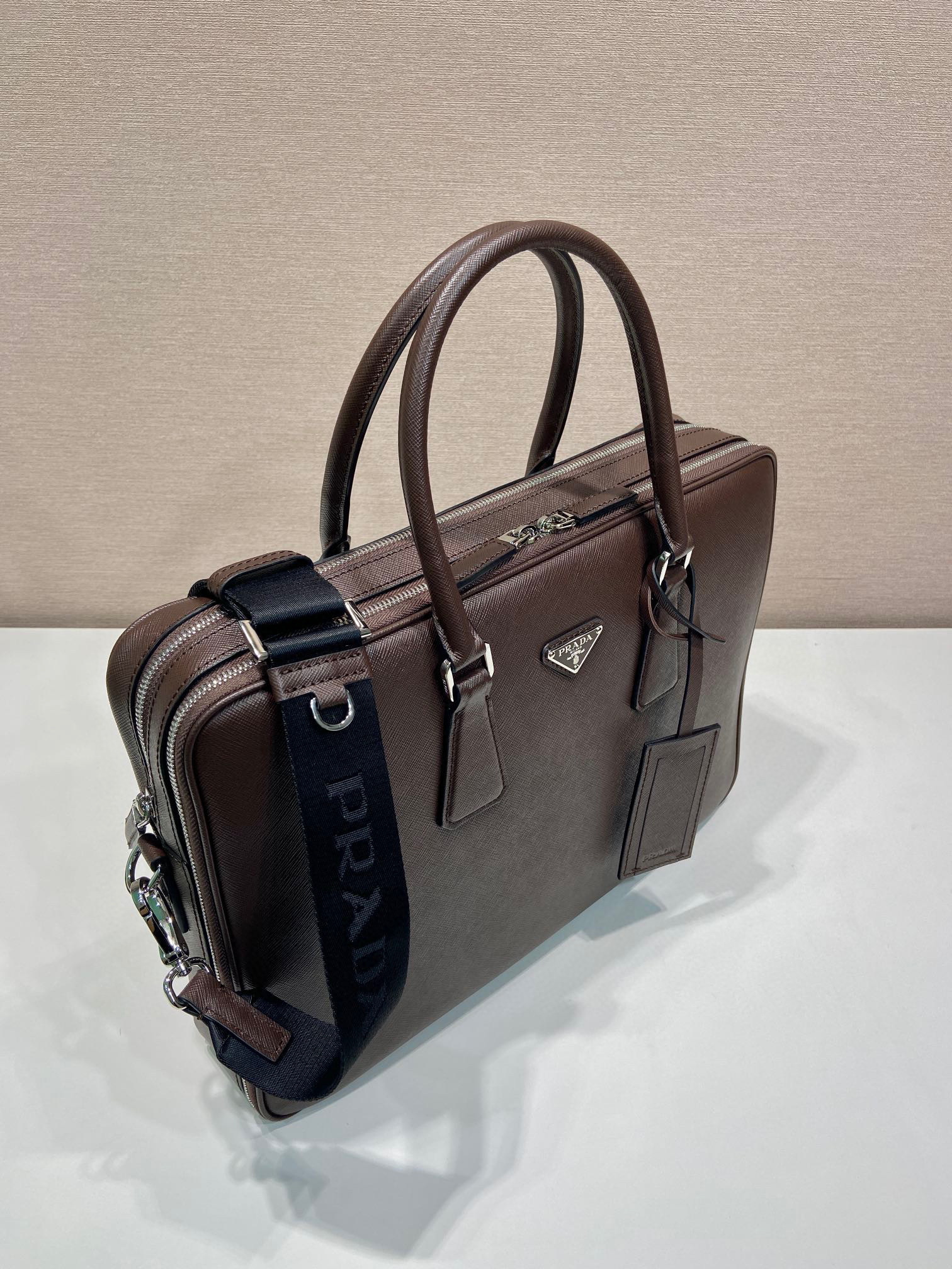 Prada Aktentasche Größe: 38 x 28 x 6,5 cm