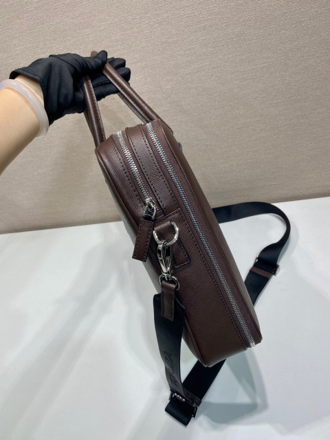 Prada Aktentasche Größe: 38 x 28 x 6,5 cm