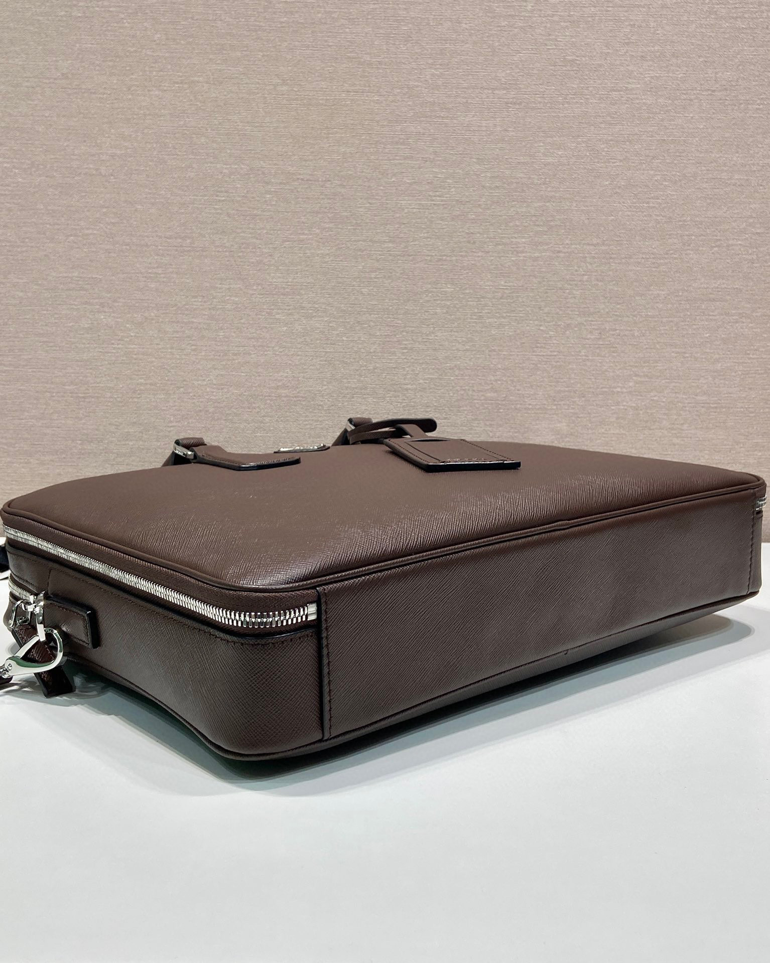 Prada Aktentasche Größe: 38 x 28 x 6,5 cm