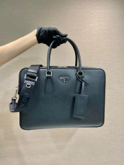 Prada 公文包 尺寸：38*28*6.5cm