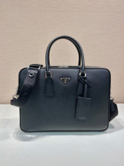 Prada 公文包 尺寸：38*28*6.5cm