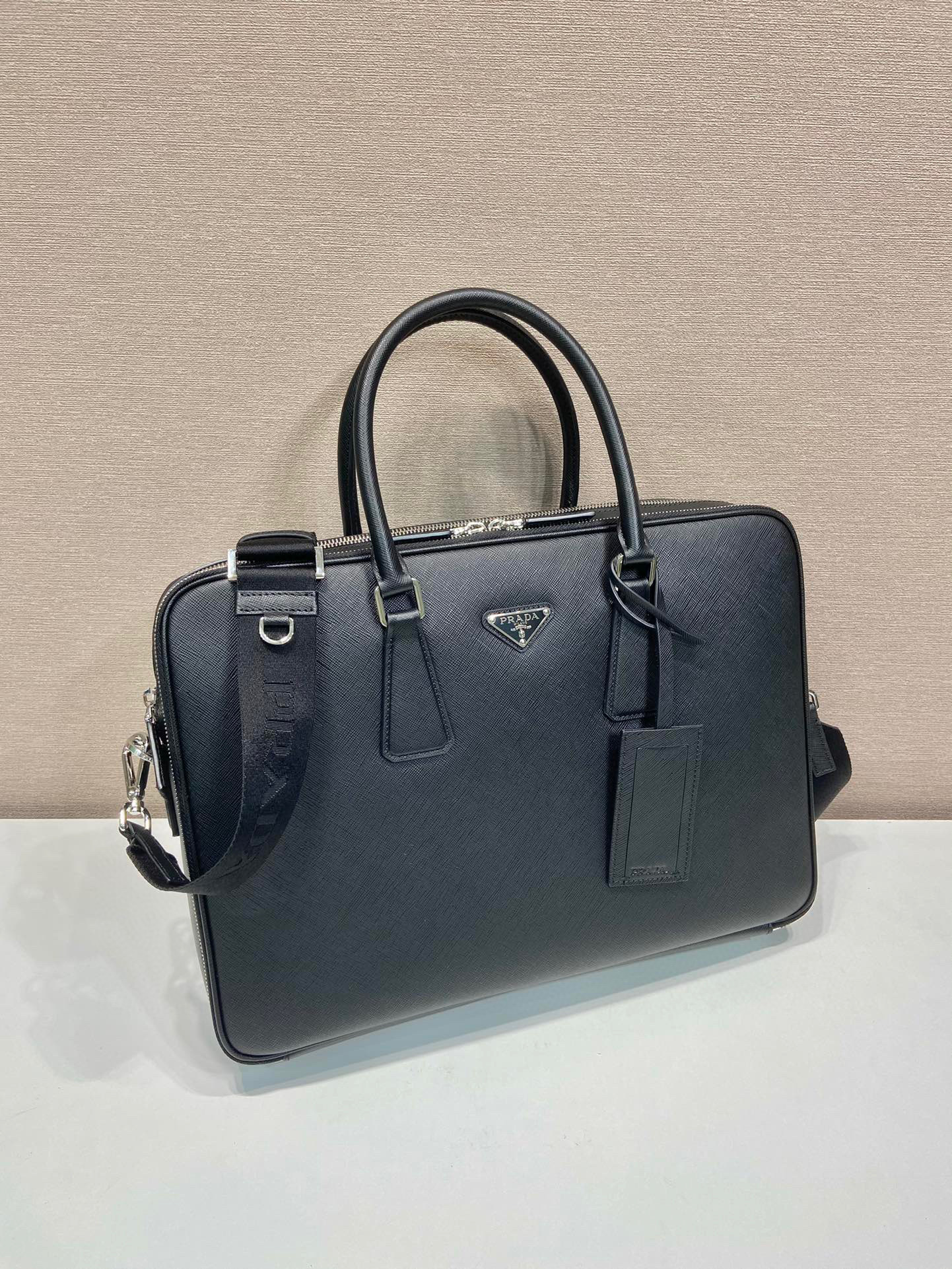 Prada 公文包 尺寸：38*28*6.5cm