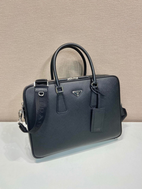 Prada 公文包 尺寸：38*28*6.5cm