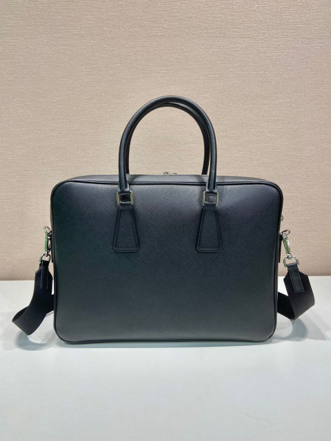 Prada 公文包 尺寸：38*28*6.5cm