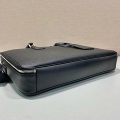 Prada 公文包 尺寸：38*28*6.5cm