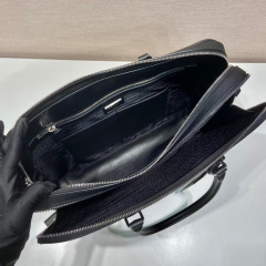 Prada 公文包 尺寸：38*28*6.5cm
