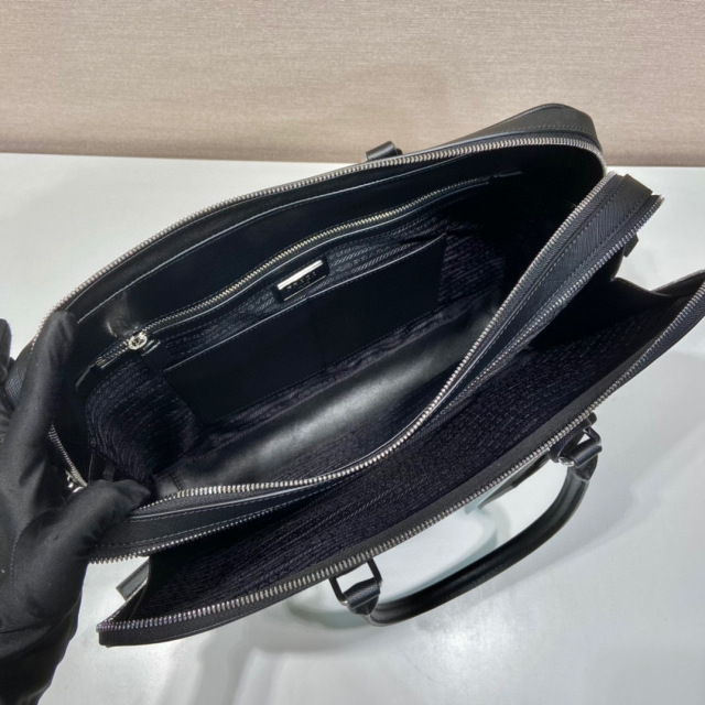 Prada 公文包 尺寸：38*28*6.5cm