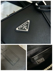 Prada 公文包 尺寸：38*28*6.5cm