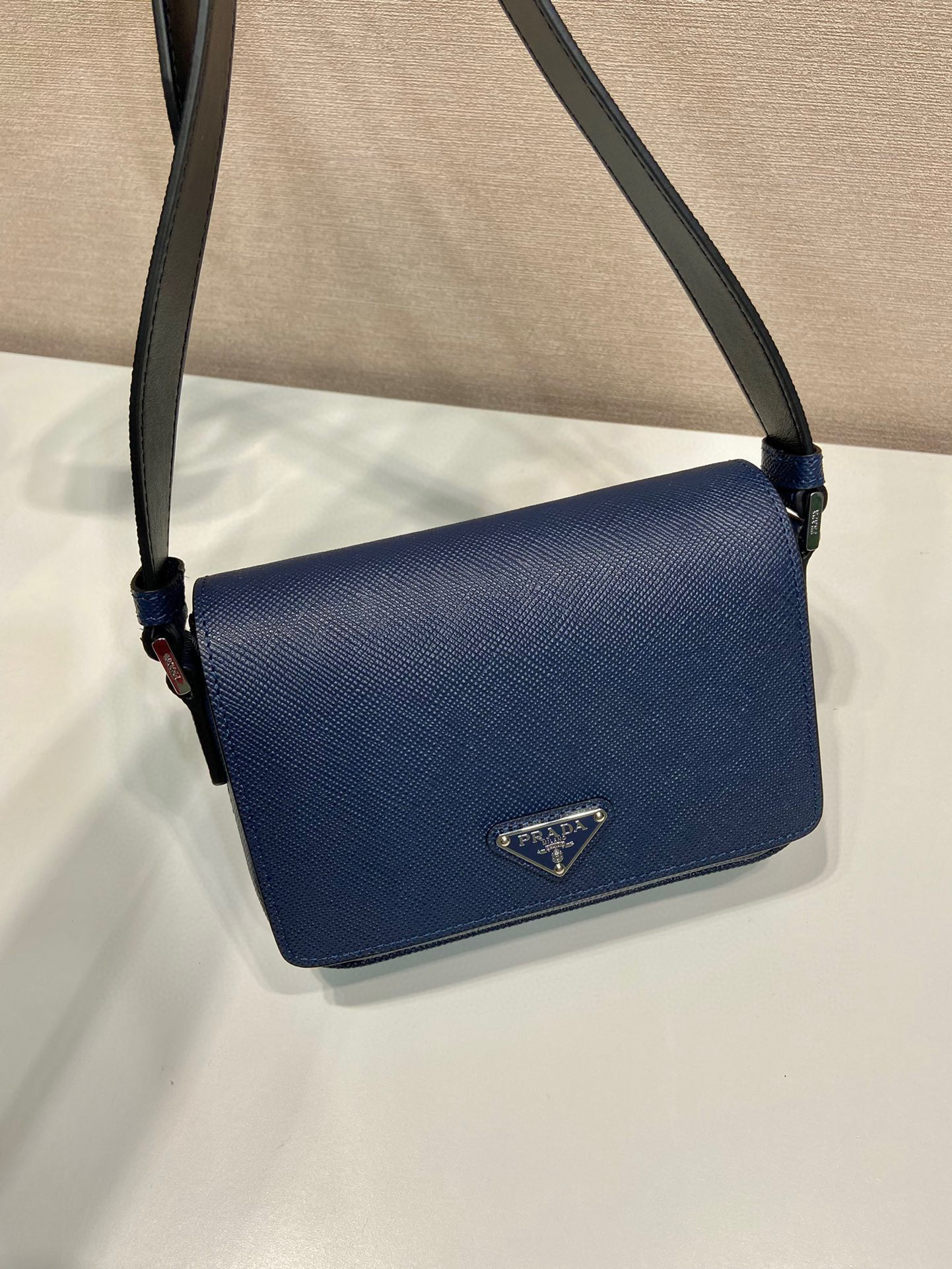 Prada 单肩包 尺寸：19*13*5cm