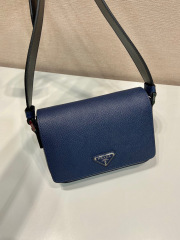 Prada 单肩包 尺寸：19*13*5cm