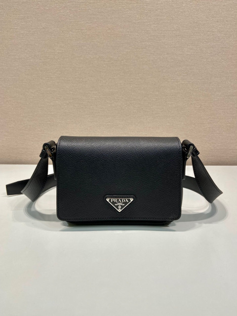 Prada 单肩包 尺寸：19*13*5cm
