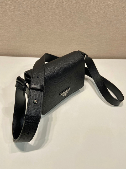 Prada 单肩包 尺寸：19*13*5cm