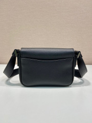 Prada 单肩包 尺寸：19*13*5cm