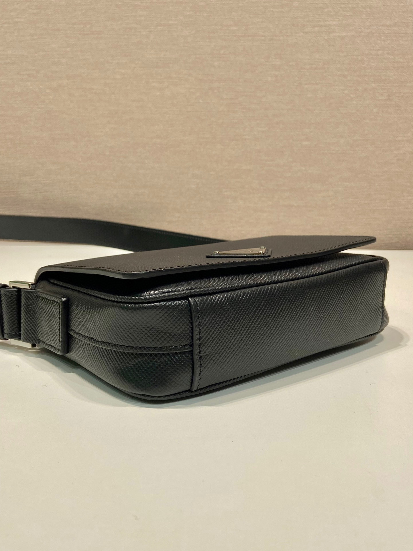 Prada 单肩包 尺寸：19*13*5cm
