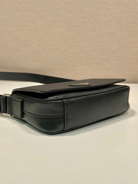 Prada 单肩包 尺寸：19*13*5cm