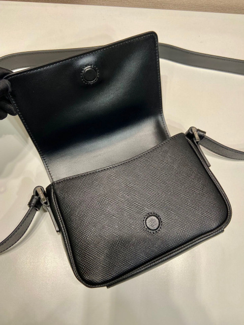 Prada 单肩包 尺寸：19*13*5cm