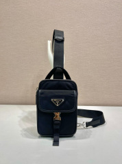 Prada Brusttasche, Größe: 11,5 x 17 x 4,5 cm