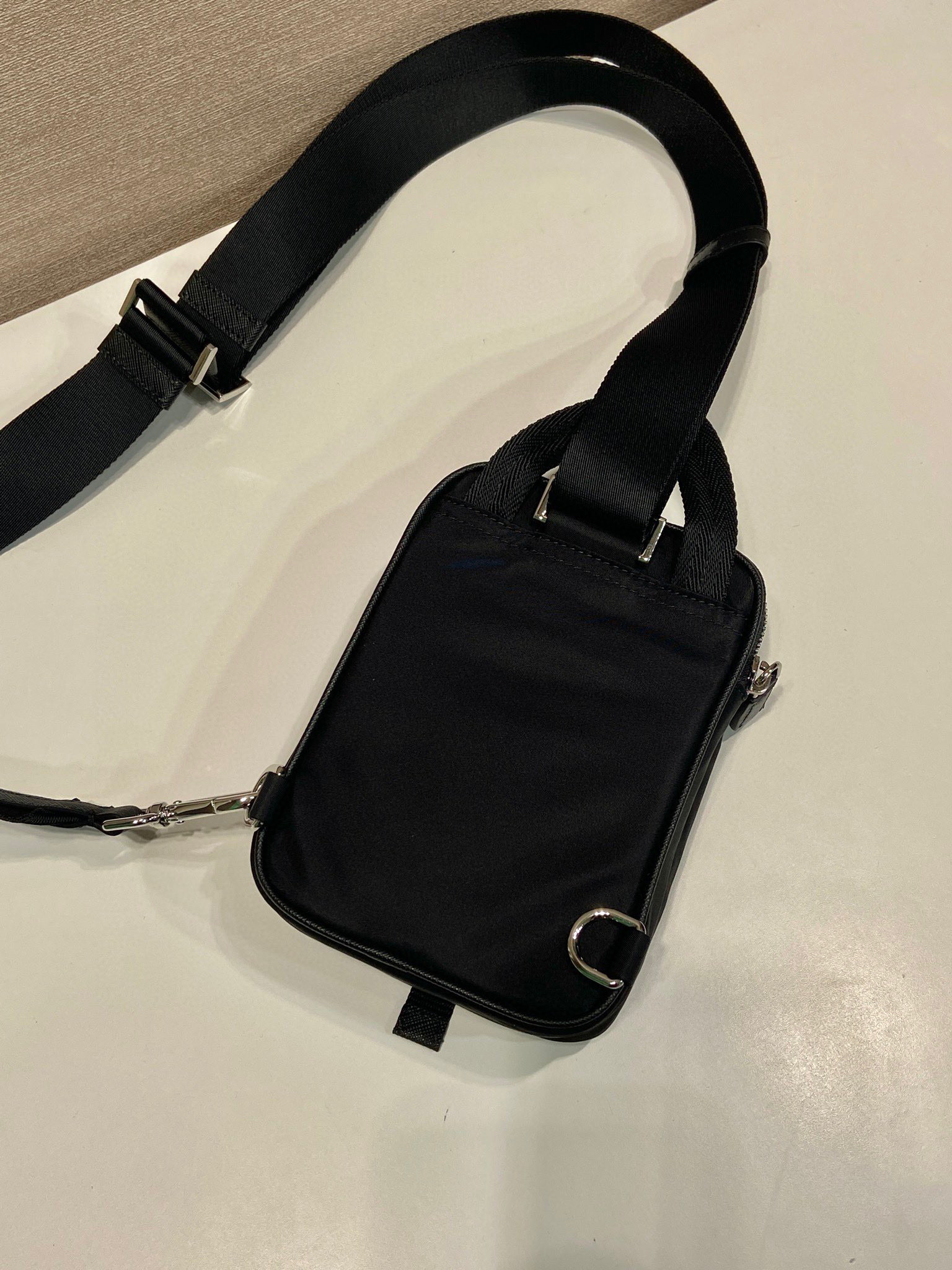 Prada Brusttasche, Größe: 11,5 x 17 x 4,5 cm