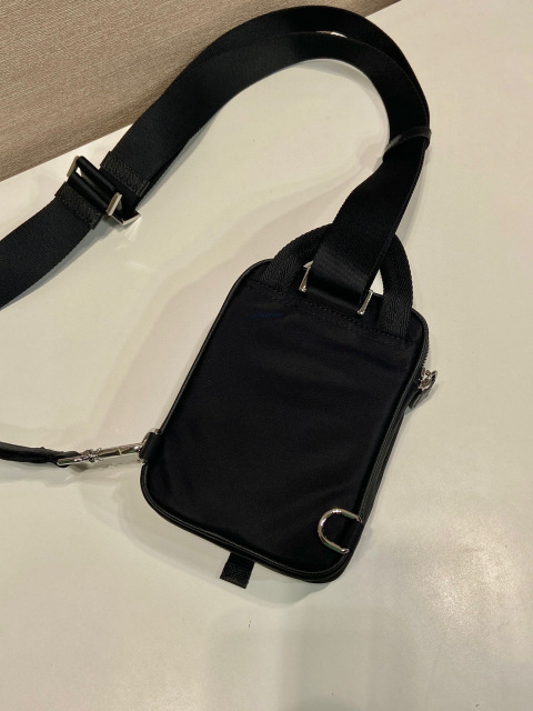 Prada Brusttasche, Größe: 11,5 x 17 x 4,5 cm