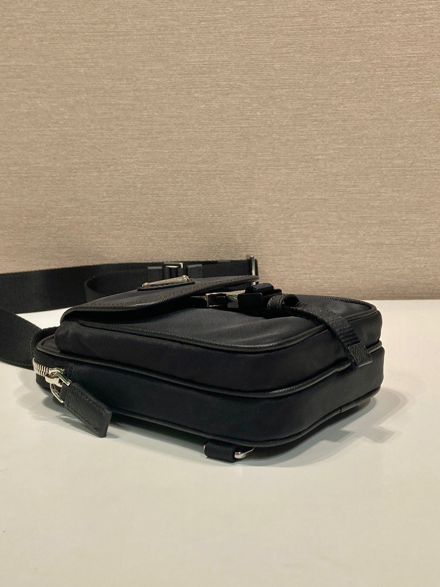 Prada Brusttasche, Größe: 11,5 x 17 x 4,5 cm