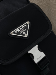 Prada Brusttasche, Größe: 11,5 x 17 x 4,5 cm