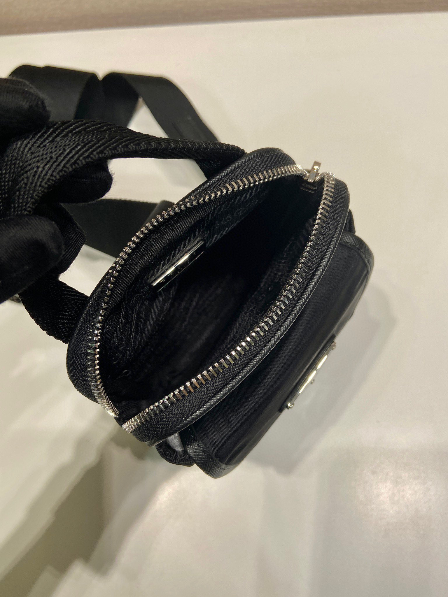 Prada Brusttasche, Größe: 11,5 x 17 x 4,5 cm