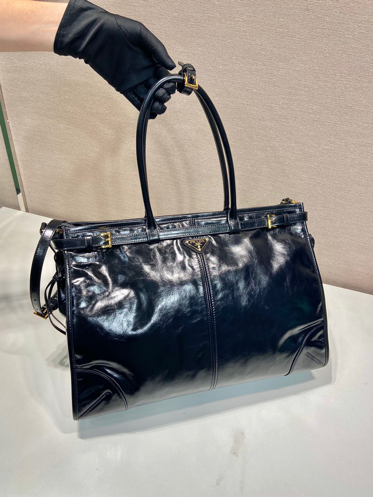 Prada 手袋尺寸：42*30*12cm