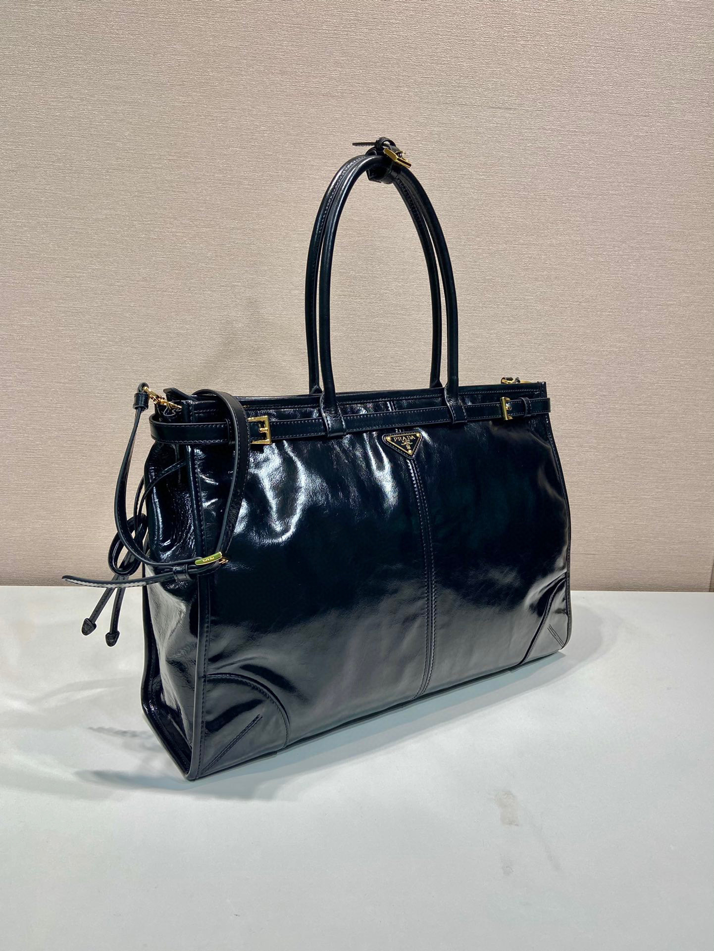 Prada 手袋尺寸：42*30*12cm