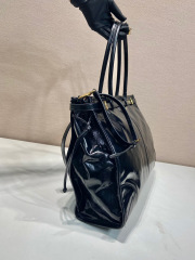 Prada 手袋尺寸：42*30*12cm