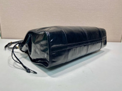 Prada 手袋尺寸：42*30*12cm
