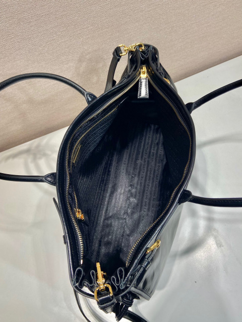 Prada 手袋尺寸：42*30*12cm
