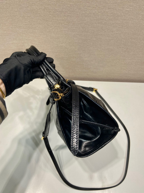 Prada 手袋尺寸：32*15.5*12cm