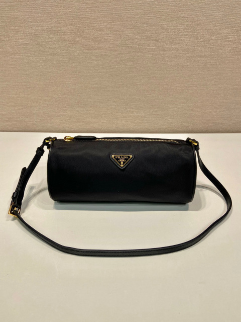 Prada 单肩包 尺寸：22*9*7.5cm