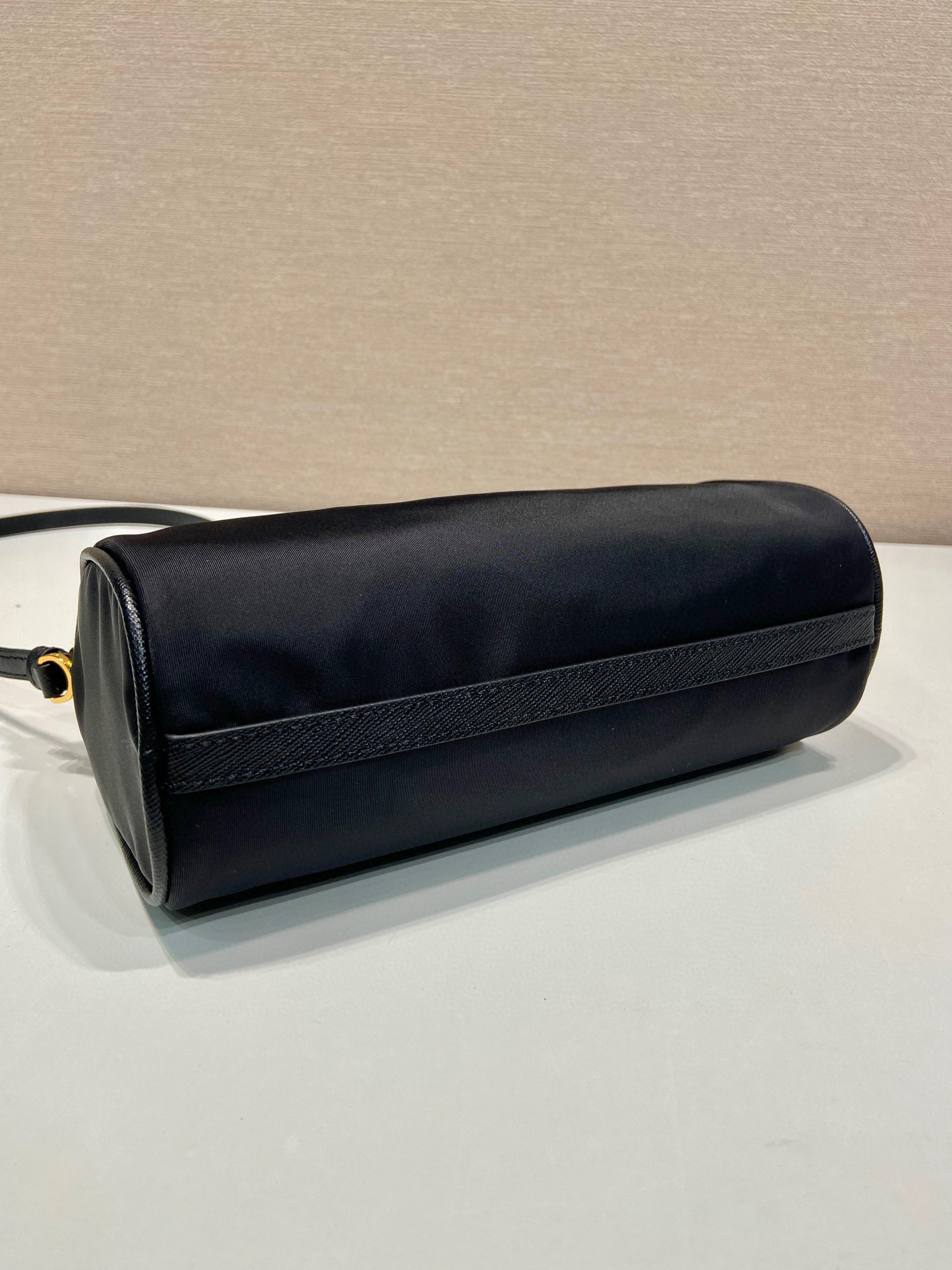 Prada 单肩包 尺寸：22*9*7.5cm