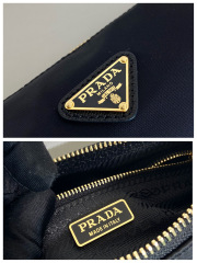 Prada 单肩包 尺寸：22*9*7.5cm