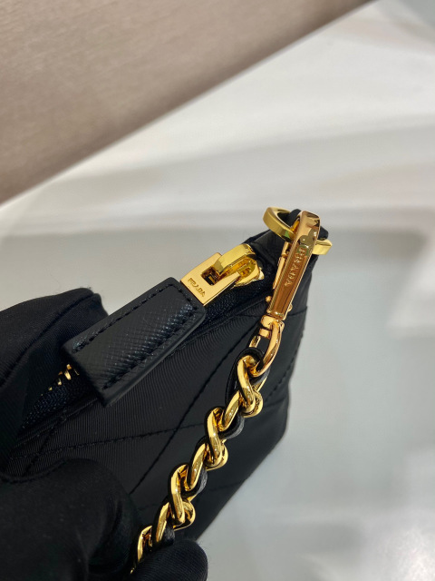 Prada Single shoulder bag Saiz：24.5*14.3cm