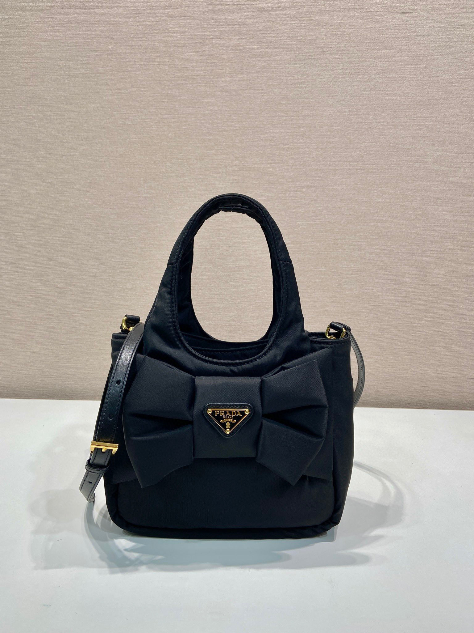 Prada Handtasche Größe: 18 * 15,5 * 10 cm