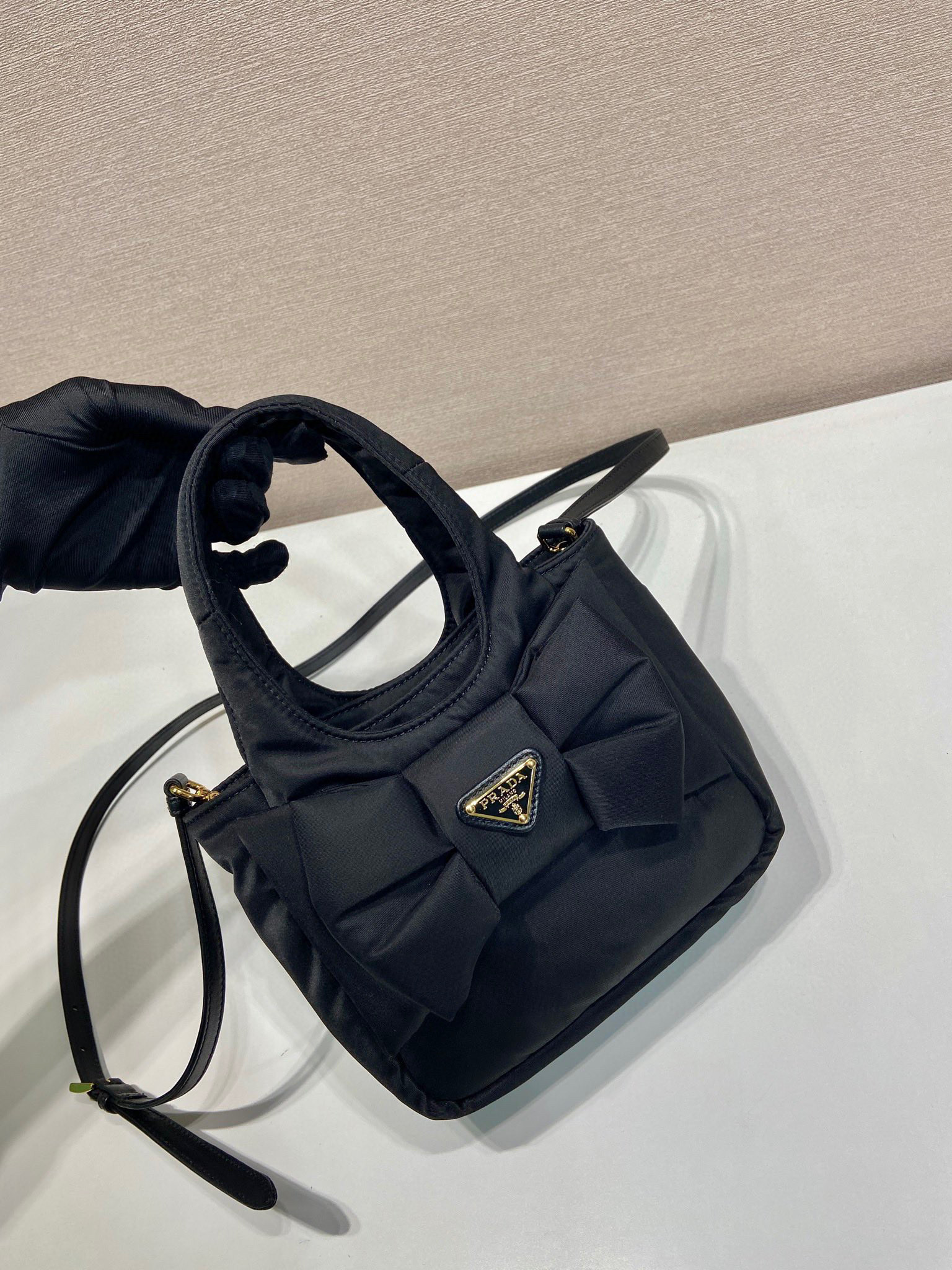 Prada Handtasche Größe: 18 * 15,5 * 10 cm