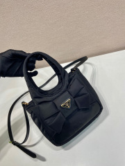 Prada Handtasche Größe: 18 * 15,5 * 10 cm